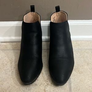 Journey Collection Ankle Boots in Black